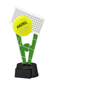 Acrylpokal mit schwarzem Sockel und Padel-Motiv mit Ball und Netz.