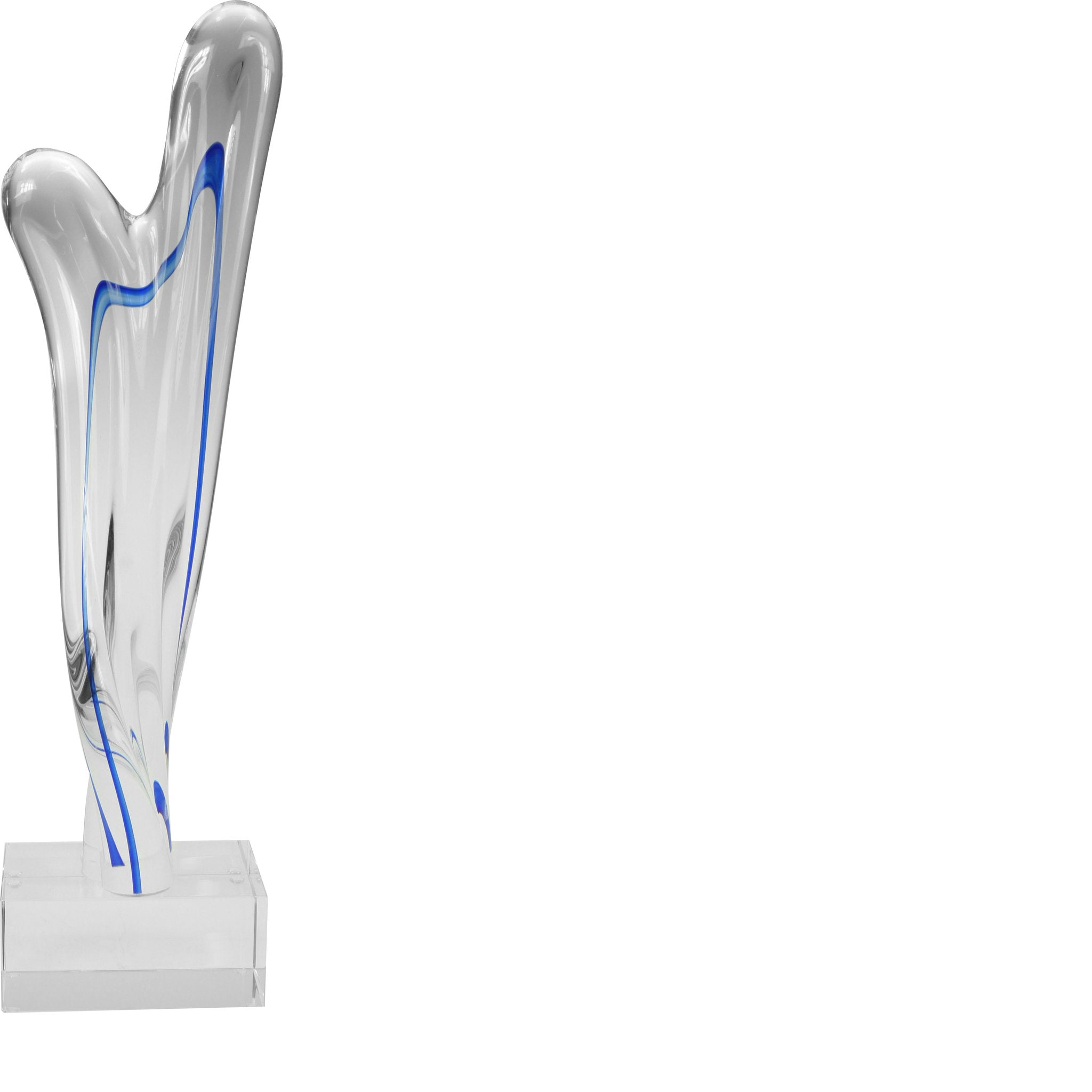 Handgefertigte Glasskulptur aus klarem Glas mit eleganter, aufstrebender Form und zartem Farbeffekt.

Heaven 25 wirkt schlank und leicht, fast wie eine Bewegung, die nach oben strebt. Die klare Glasform wird von einem feinen Farbeinschluss begleitet, der