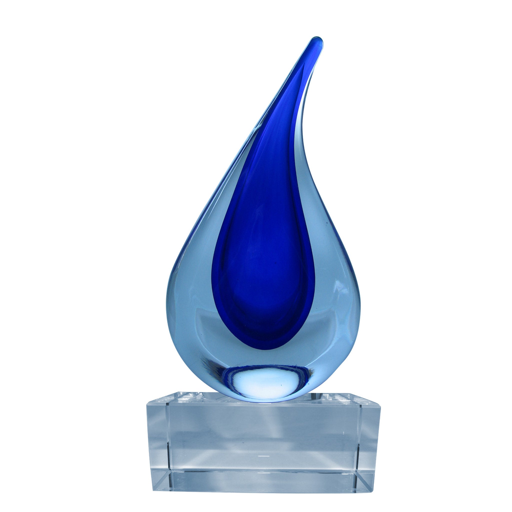 Formschöne Glasskulptur in Tropfenform aus klarem Glas mit kräftigem Farbelement, handgefertigt.

Heaven 50 erinnert an einen Tropfen oder an eine blaue Flamme, welche in einem Moment für die Überreichung an den Gewinner im Raum der Zeit vom Meister diese