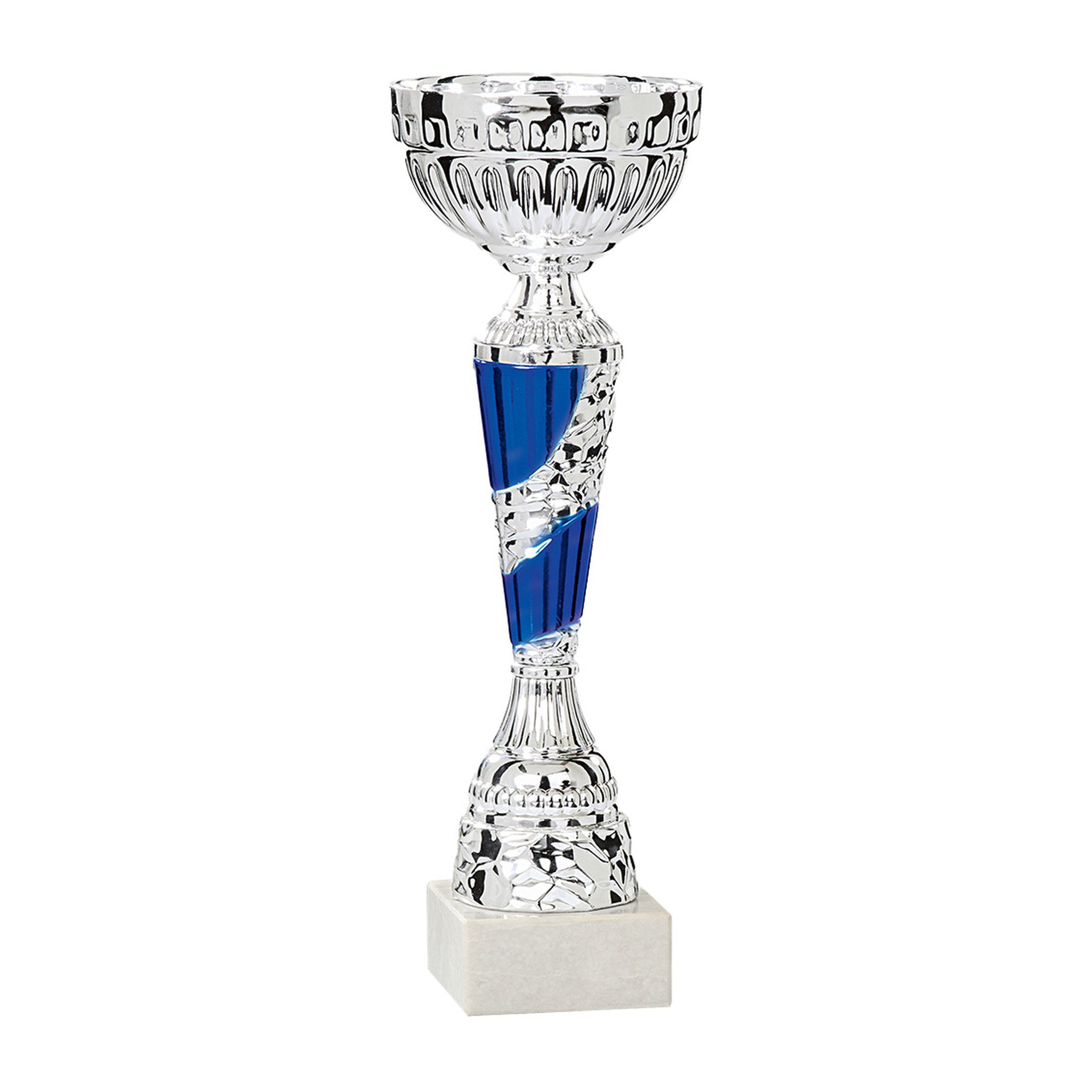 Veilchen vereint eine schlanke, aufrechte Form mit markanten blauen Elementen, die dem silberfarbenen Pokal eine frische, kraftvolle Ausstrahlung verleihen. Der Kelch zeigt eine fein strukturierte Oberfläche mit klar erkennbaren Rundungen und Linien, die