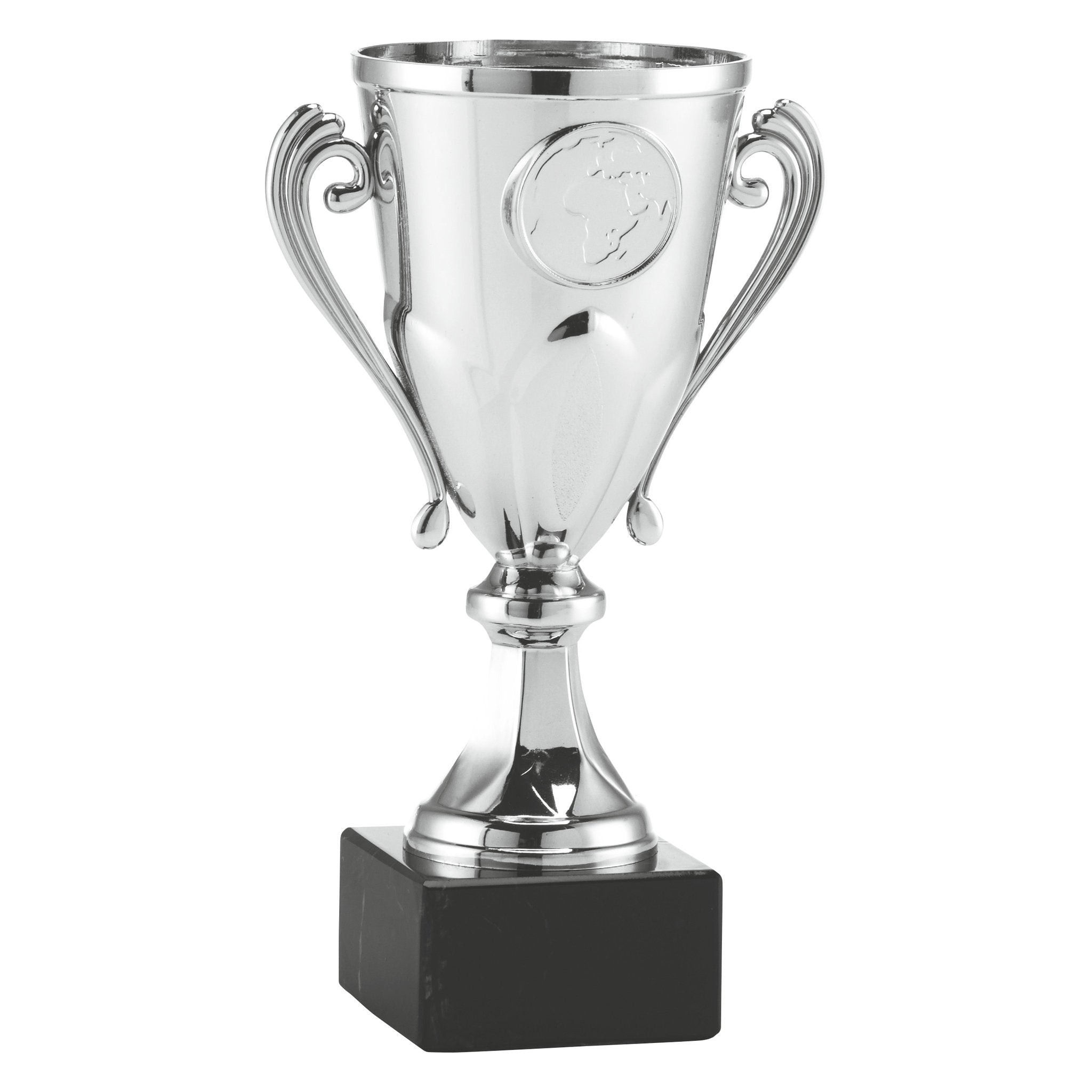 Der Pokal Mini Silber ist kompakt, klassisch aufgebaut und vielseitig einsetzbar. Wegen seiner kleineren Dimensionierung zeigt er klar den Charakter einer echten Trophäe und eignet sich besonders für Nachwuchsbewerbe oder um kleinere Siege würdig durch di