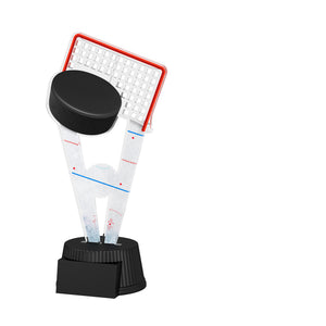 Bunter Acrylpokal mit schwarzem Sockel und Motivteil mit Hockeyschläger und Puck.