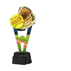 Acrylpokal mit schwarzem Sockel und Softballmotiv mit Handschuh und Ball.