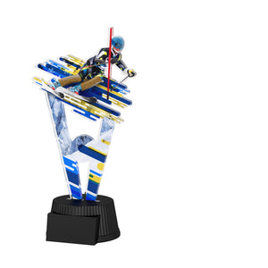 Bunte Trophäe aus 6 mm Acryl mit schwarzem Kunststoffsockel und Wintersportmotiv mit Skifahrer. Beidseitig bedruckbar.