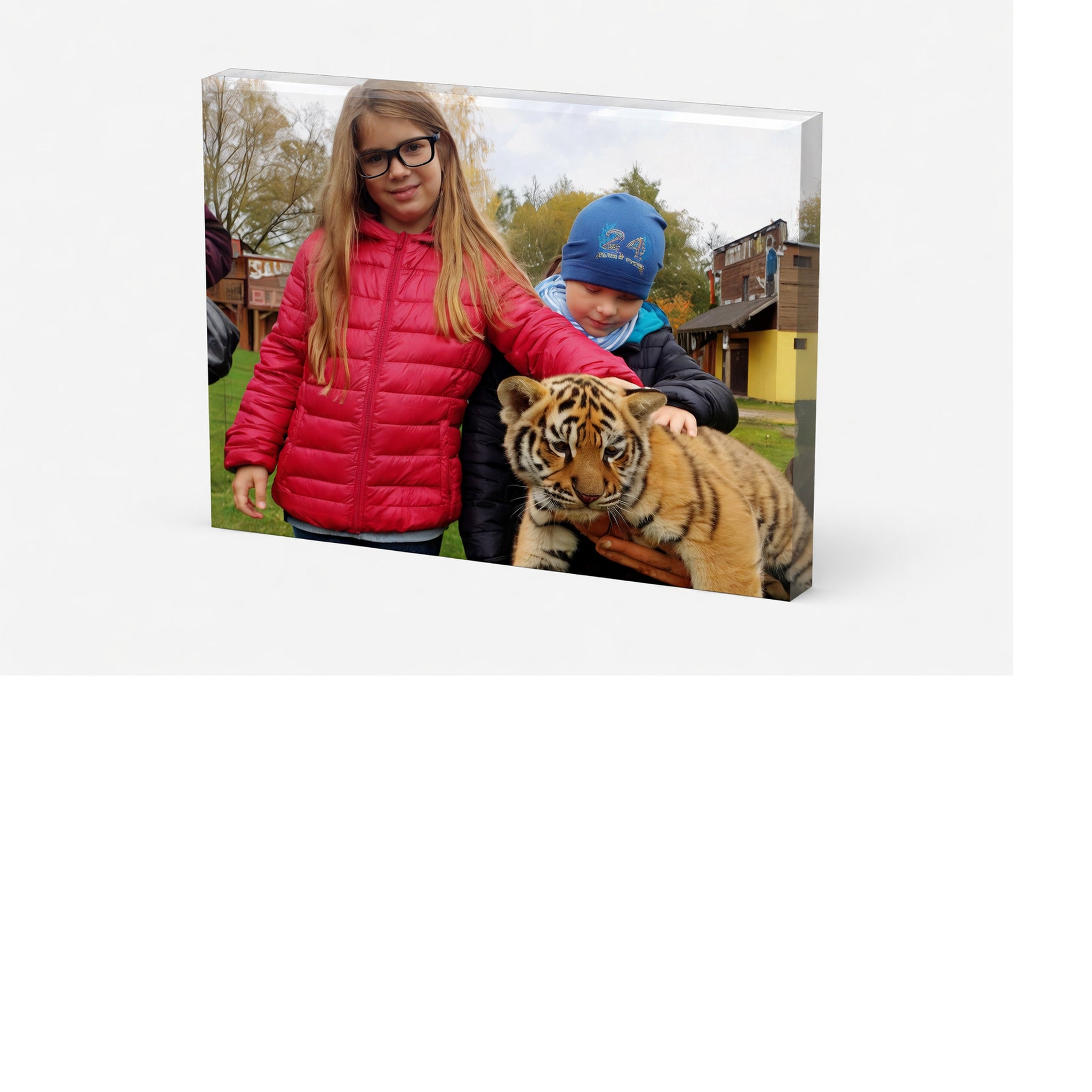 Ihr schönstes Foto wird strahlend präsentiert als freistehender Acrylblock. Kristallklar und glänzend sorgt der Block für maximale Tiefenwirkung durch den 3D-Effekt. Der stabile Stand wird durch die 20 mm Glasstärke gewährleistet.