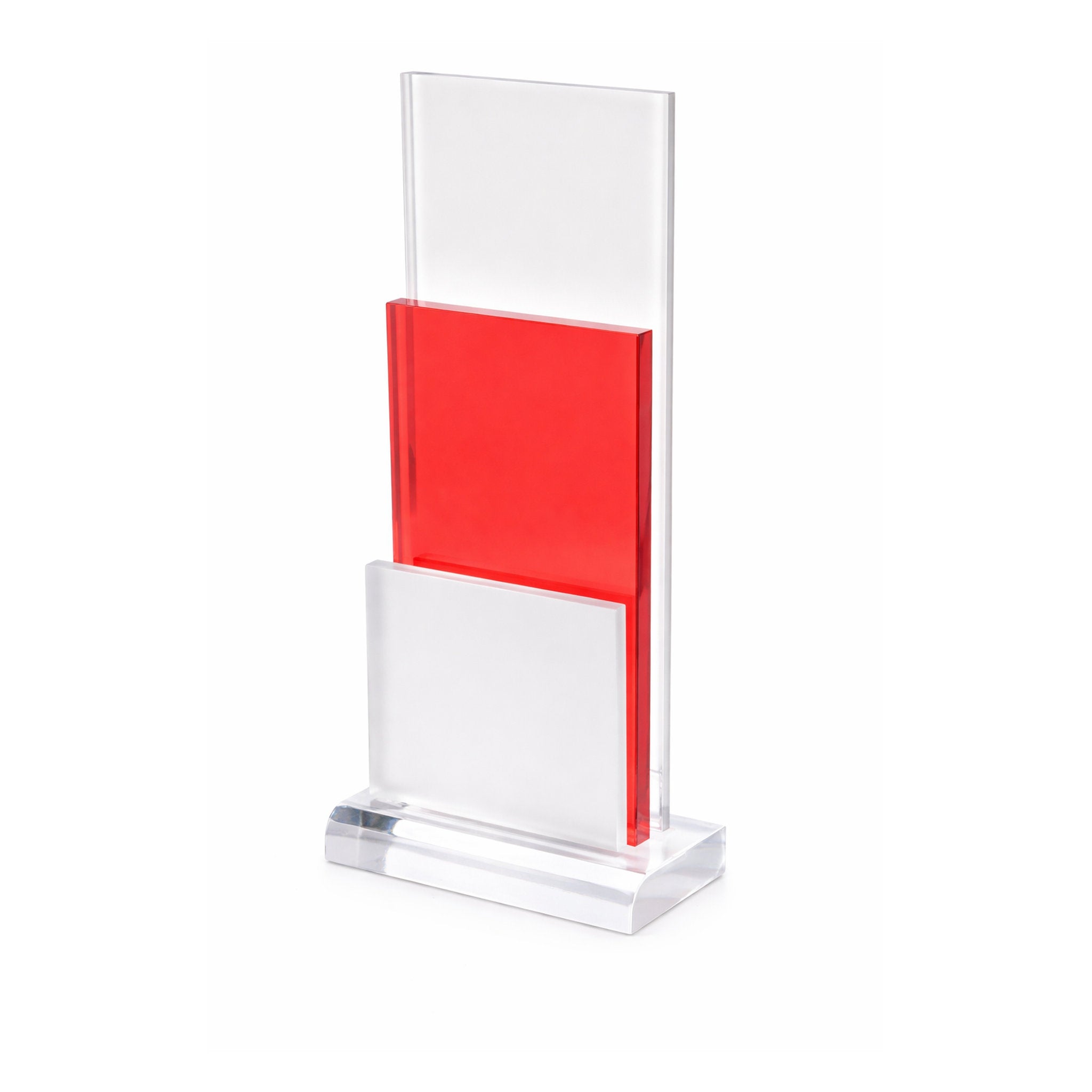 Moderne Acrylglas-Trophäenserie mit 3D-Effekt durch eine abgestufte Optik, welche durch drei unterschiedlich bearbeitete Materialien und roten Farbton gekonnt kontrastiert und in Szene gesetzt werden.

Der Award steht für modernen und zeitlosen Fortschrit