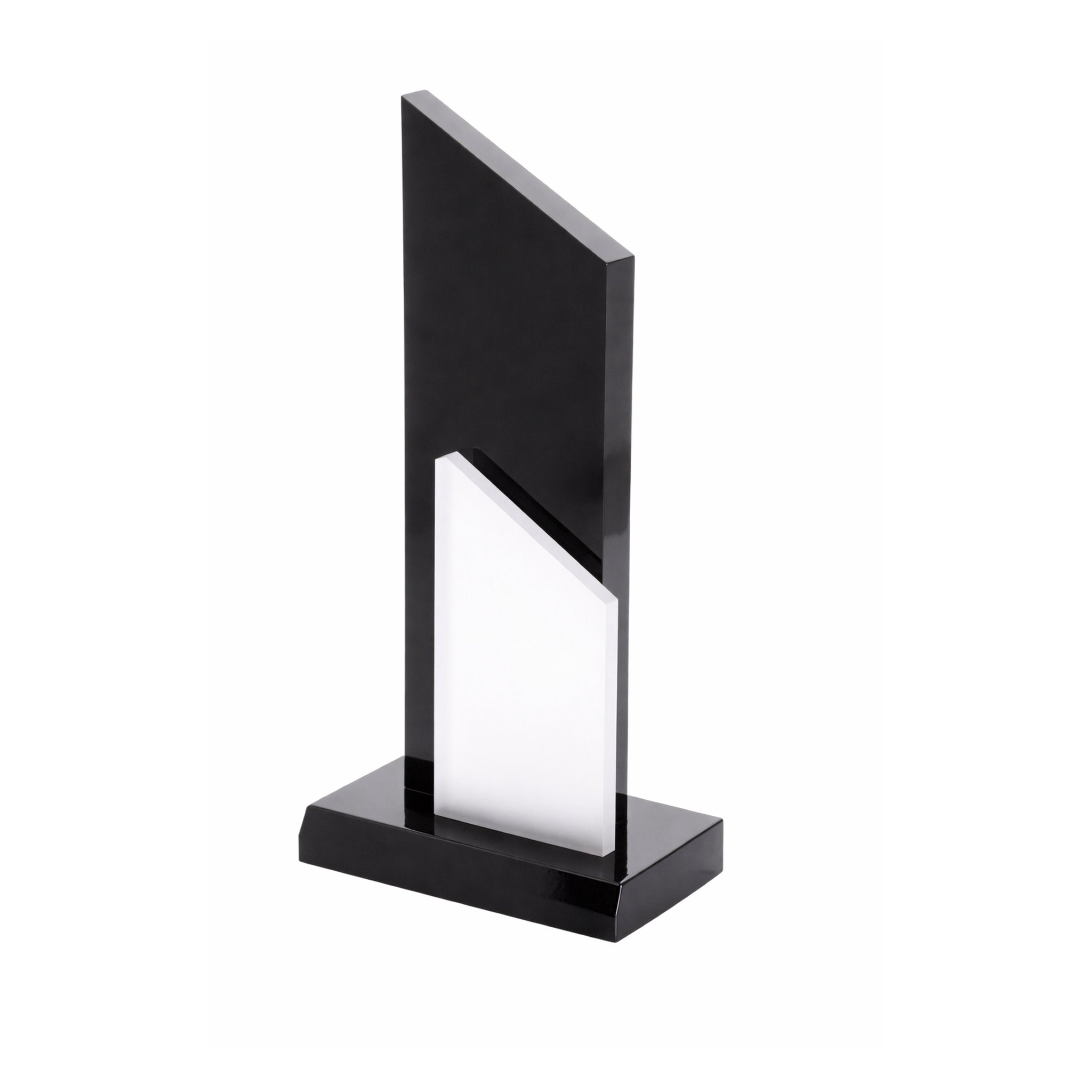 Elegante Trophäenserie aus Acrylglas mit klaren Linien, kombiniert aus schwarzer Farbe und gefrosteten Acrylic Ice.

Der Peak Awards steht für klare Entscheidungen und sichtbare Leistung. Die aufstrebende Form erinnert an einen Gipfel, der erreicht wurde.