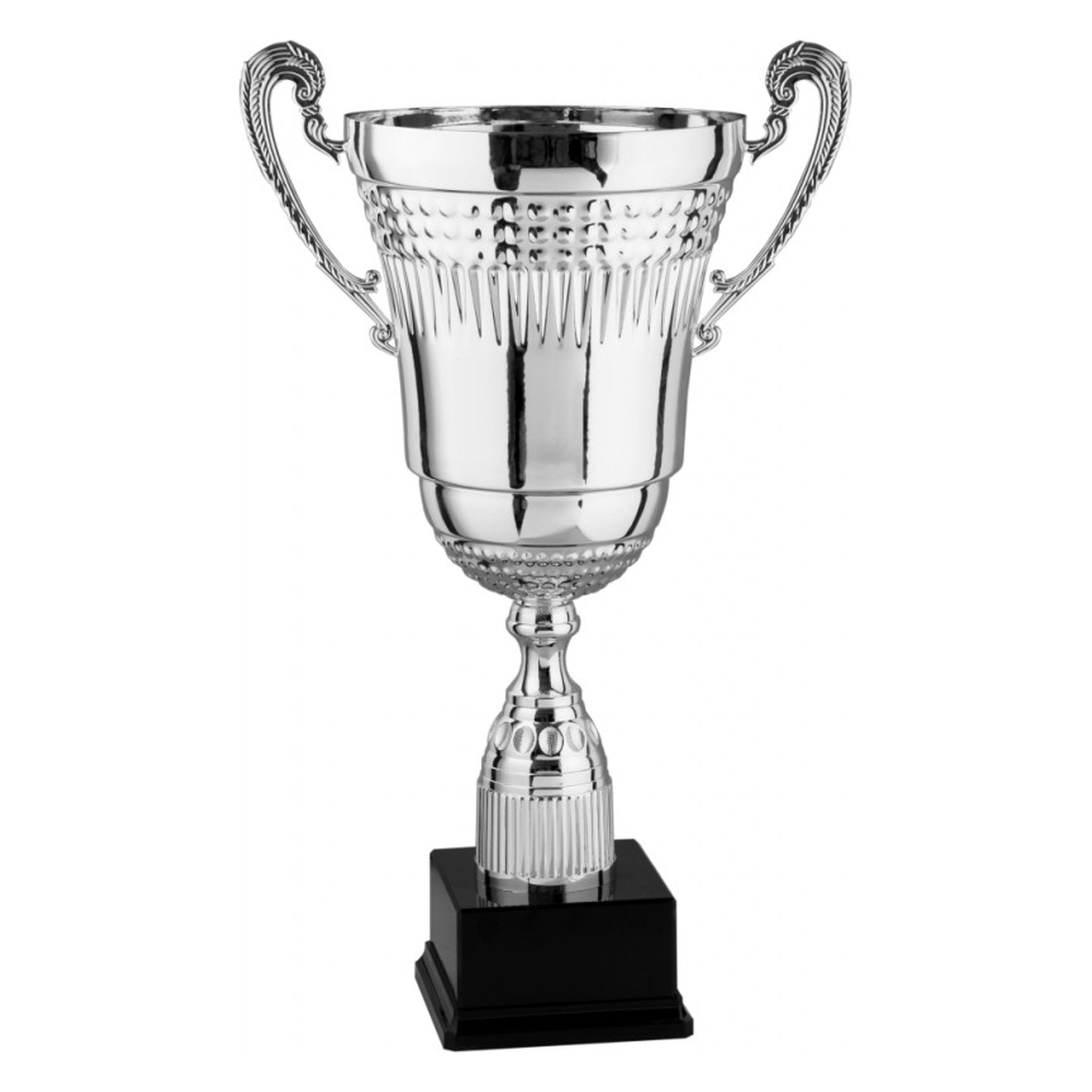 Der Pokal Rittersporn beeindruckt durch seinen effektvollen, silberfarbenen Kelch mit markanter Struktur. Die Form wirkt kraftvoll und präsent, während die geschwungenen Henkel dem Pokal eine traditionell, hochwürdige, Note verleihen.

Das Mittelteil ist