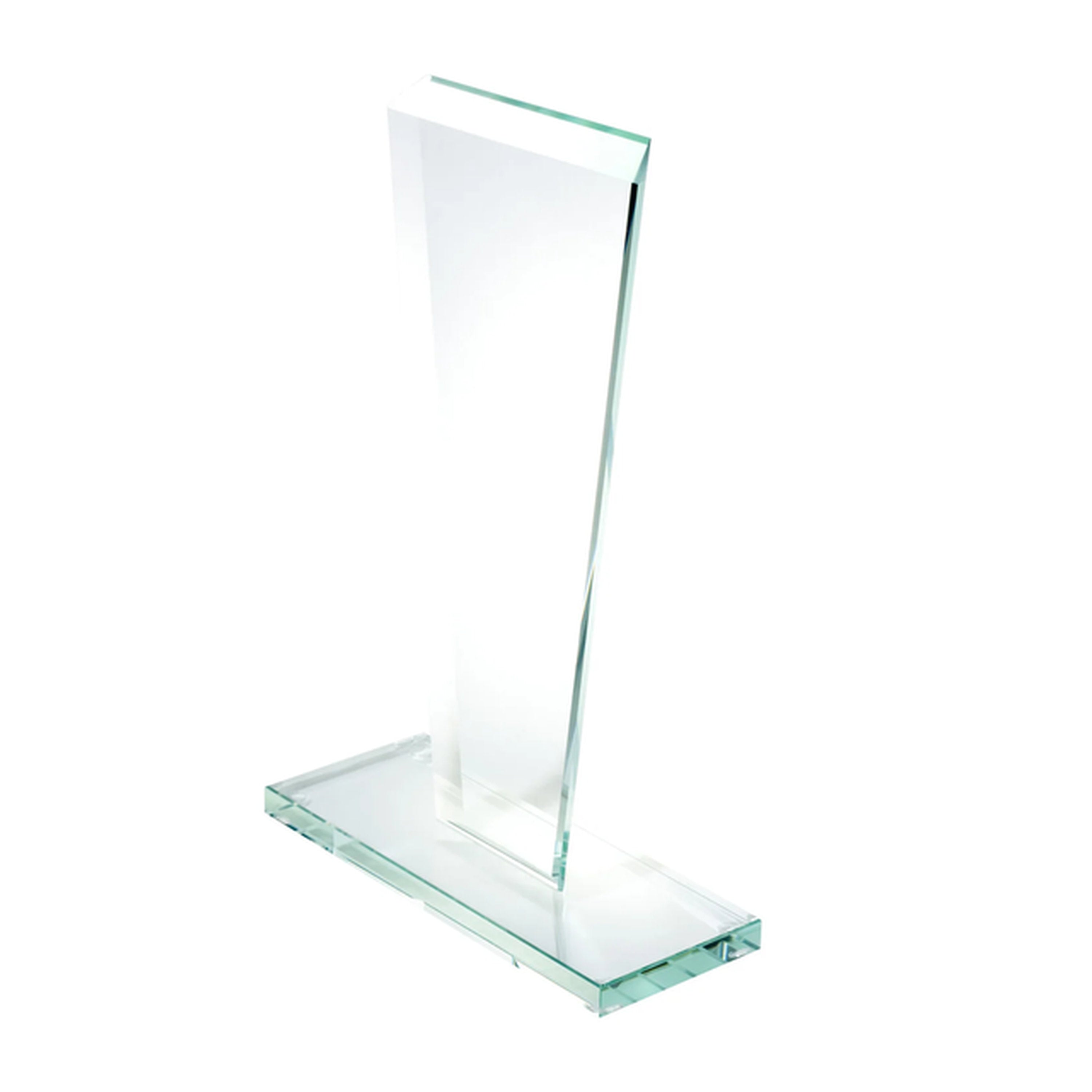 Symmetrische Glastrophäe in aqua-grüner Glasfarbe mit 10 mm Glasstärke auf Glassockel, handgefertigt und geeignet für formelle und sportliche Auszeichnungen.