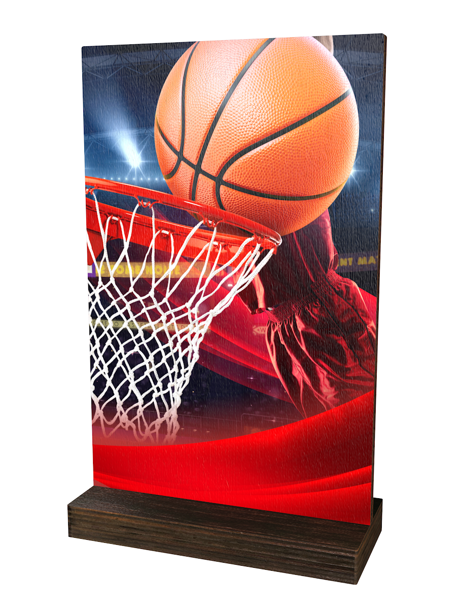 Colorful Wood Trophäe Basketball mit detailreichem
Basketballmotiv, Basketballkorb mit Netz und
Stadionhintergrund auf transparenter Platte. Der hochwertige
dunkle Holzsockel verleiht der Trophäe eine elegante Optik
und macht sie zur idealen Auszeichnung für
Basketballturniere und sportliche Erflge.