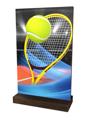Colorful Wood Tennis-Trophäe mit gelbem Tennisschläger,
leuchtend grünem Tennisball, dynamischem Hintergrund in
Blau-, Orange- und Grautönen sowie hochwertigem
dunkelbraunem Holzsockel. Ideal für Tennisturniere
und Ehrungen.
