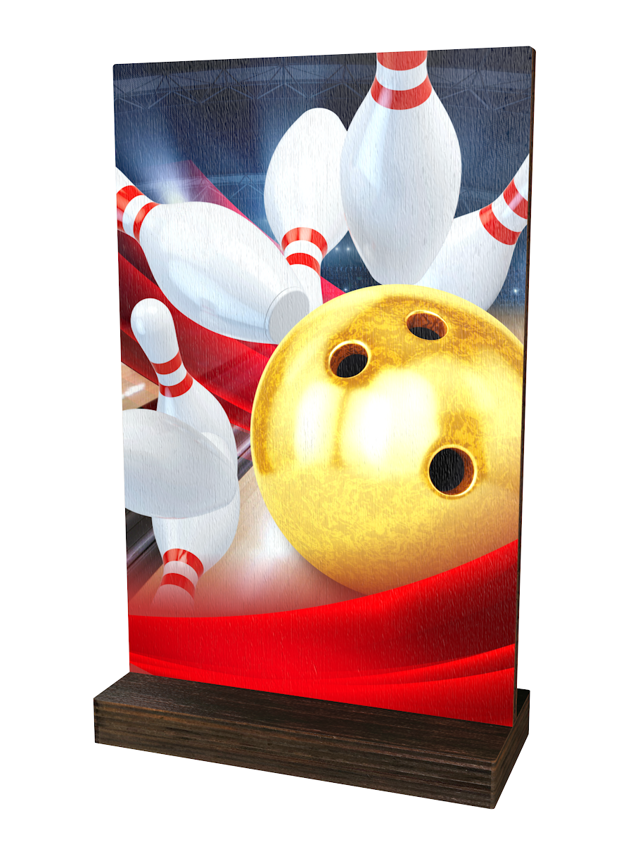 Colorful Wood Bowling-Trophäe mit glänzender goldener
Bowlingkugel, weißen Bowlingpins, dynamischem
Hintergrund in Rot-, Blau- und Grautönen sowie
hochwertigem dunkelbraunem Holzsockel. Ideal für
Bowlingturniere und Ehrungen.