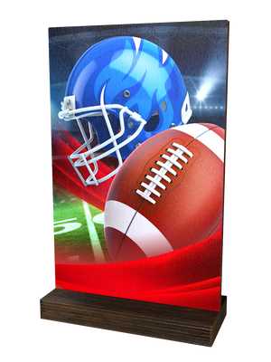 Colorful Wood American Football-Trophäe mit blauem
Footballhelm, braunem Football, Stadionhintergrund in
Rot-, Grün-, Blau- und Grautönen sowie hochwertigem
dunkelbraunem Holzsockel.
Ideal für American-Football-Turniere und Ehrungen.