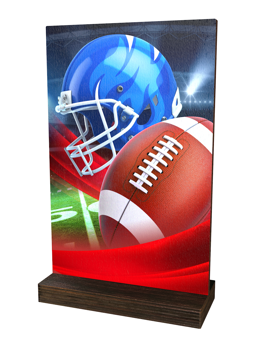 Colorful Wood American Football-Trophäe mit blauem
Footballhelm, braunem Football, Stadionhintergrund in
Rot-, Grün-, Blau- und Grautönen sowie hochwertigem
dunkelbraunem Holzsockel.
Ideal für American-Football-Turniere und Ehrungen.