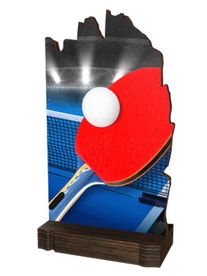 Colorful Wood Tischtennis-Trophäe mit rotem 
Tischtennisschläger, weißem Tischtennisball, dynamischem 
Hintergrund in Blau- und Grautönen sowie hochwertigem 
dunkelbraunem Holzsockel. Ideal für Tischtennisturniere 
und Ehrungen.